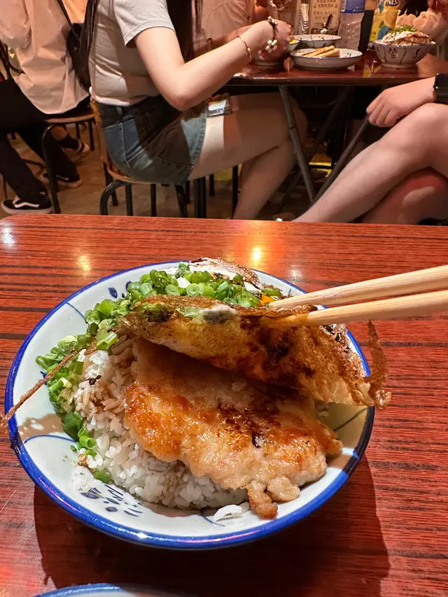 香煎脆邊蛋肉餅飯