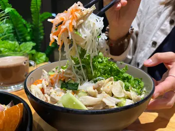 去骨手撕雞髀撈檬