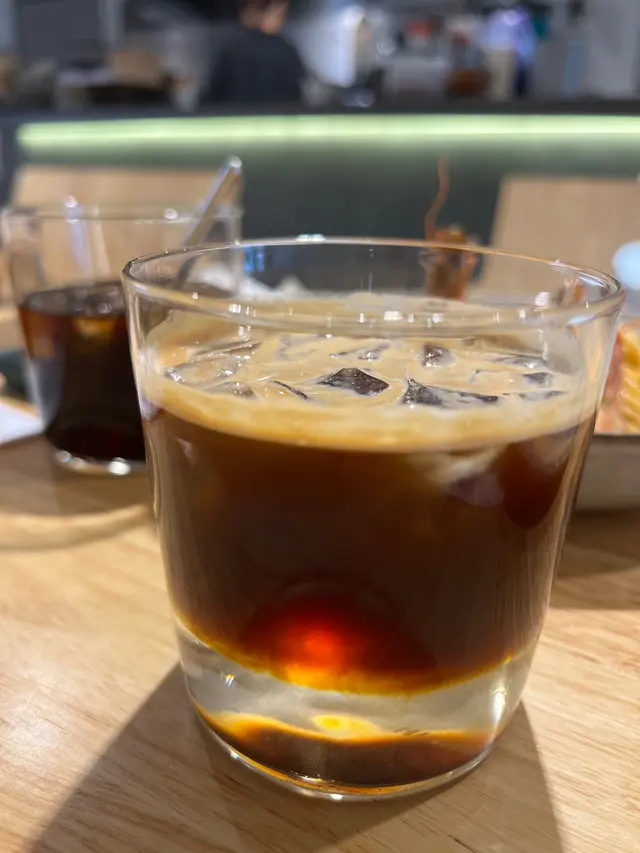 Tonic  coffee +  lemon  tart  