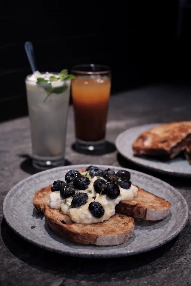 Ricotta toast