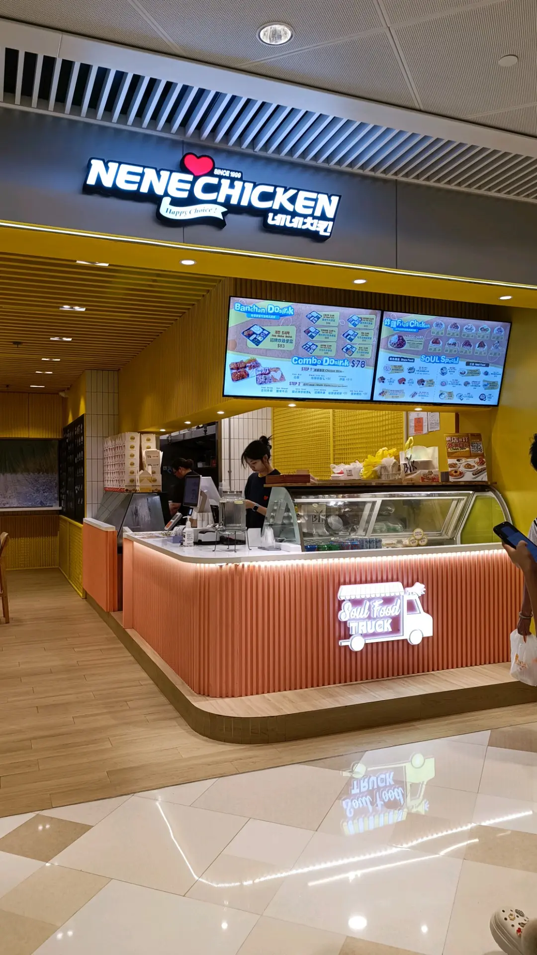 NeNe Chicken & Soul Food Truck