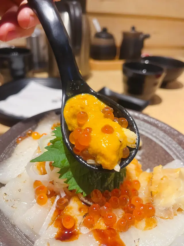 火炙蝶魚裙邊海膽丼