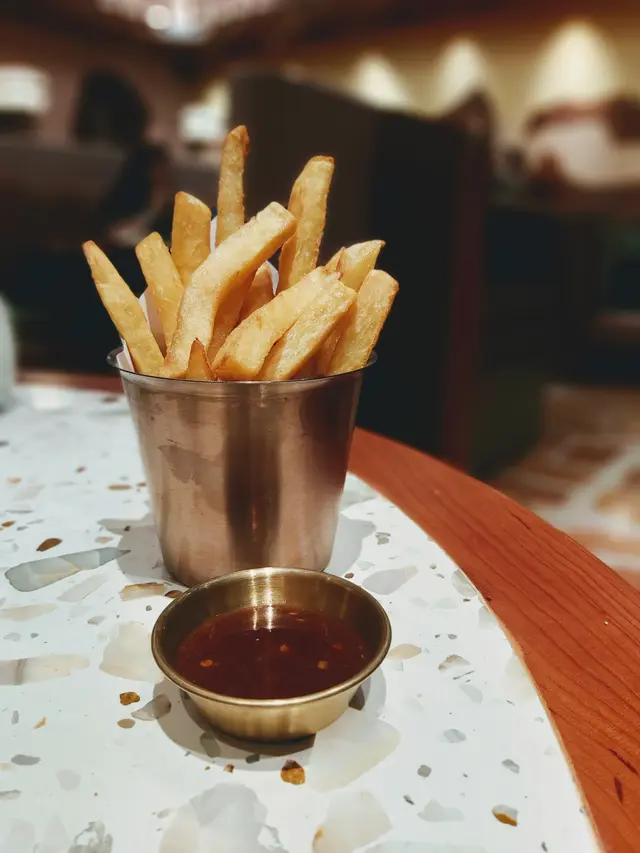 脆皮地瓜條配話梅甜酸醬