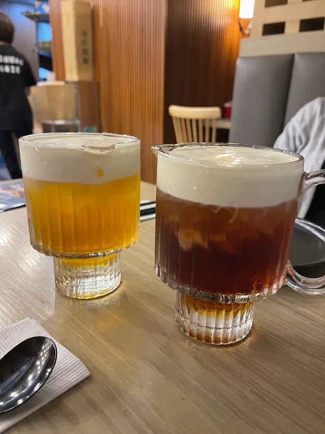 芝士奶蓋白桃四季春 ($28）
芝士奶蓋伯爵紅茶（$28）
奶蓋冇芝士，失望！建議可以加少少岩鹽去調味。飲品過甜。