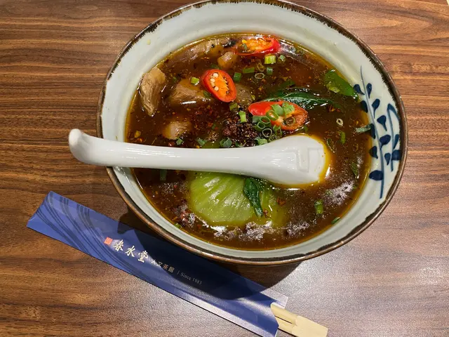 麻辣牛肉麵(半筋半肉)