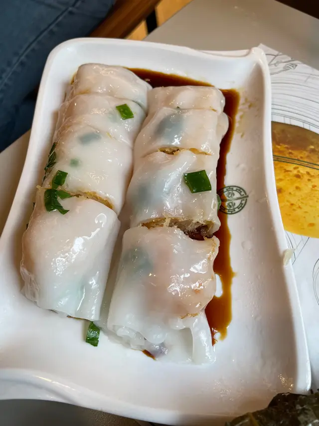 腸粉皮啱啱好，油炸鬼非常鬆脆