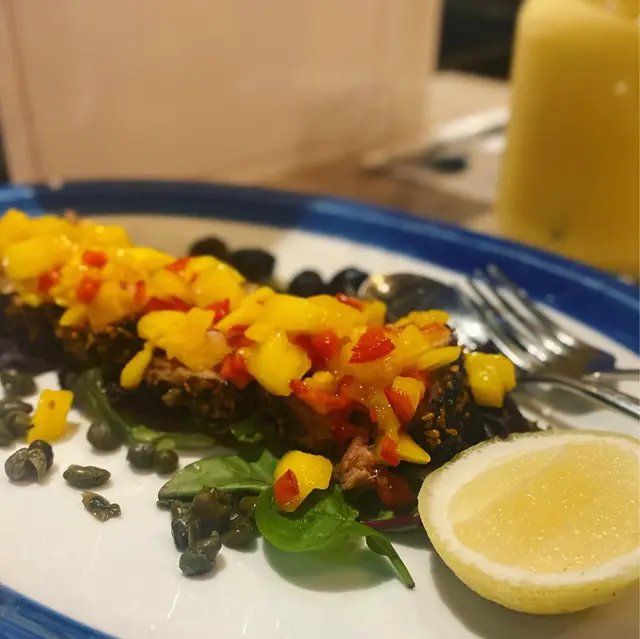 吞拿魚金塊配芒果辣醬