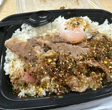 手切牛小排盖饭配温泉蛋