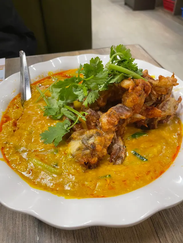 有兩隻軟殼蟹！好抵！先$138，個汁可以撈飯+點個蒜蓉包！  