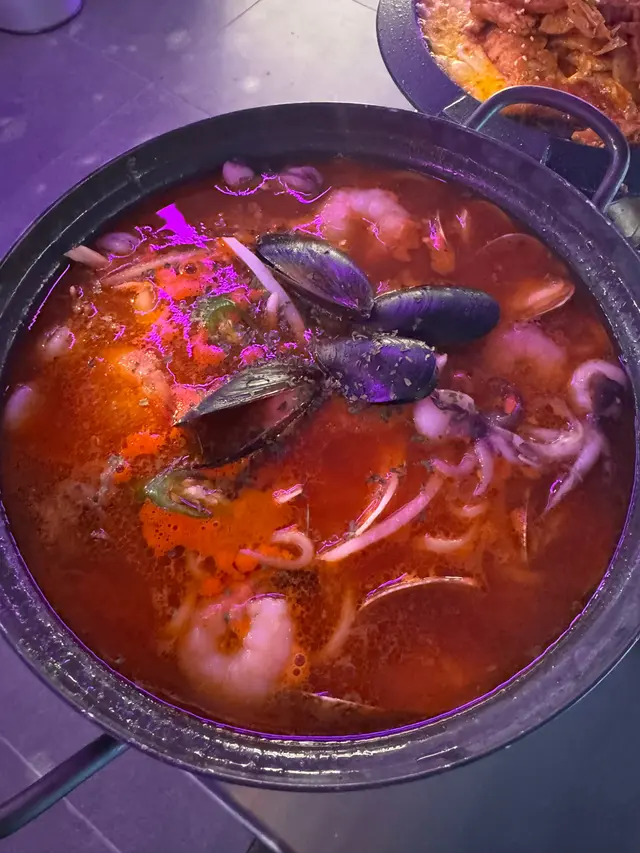 蕃茄韓式辣海鮮湯 配 中華麵