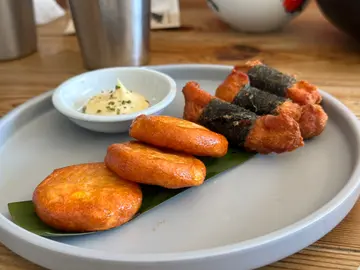 粟米墨魚餅(半份),紫菜雞卷