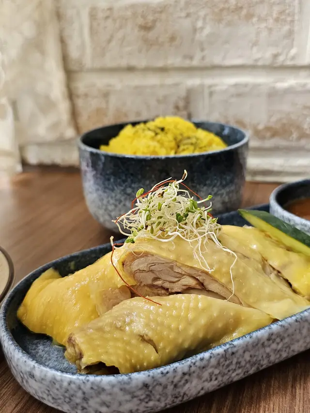 泰式無骨海南雞配雞油飯伴秘製汁