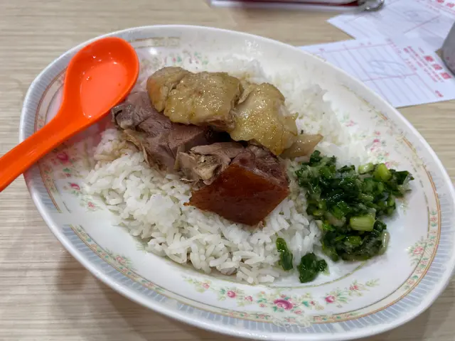 這碟飯真的不知所謂。任何食堂應該都好過佢