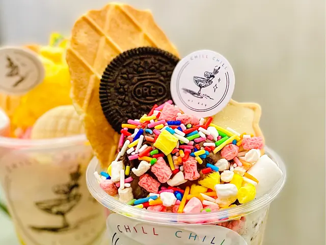 呢杯嘅元素亦都唔少，有七彩朱古力碎針， 牛油威化，Oreo，🍫穀物脆脆同埋棉花糖，朱古力雪糕仍然保持咁濃郁再加埋咁多嘅配料仲有Oreo雪糕