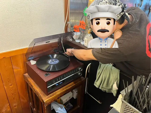 老闆知道我對黑膠有興趣,即刻播俾我聽,仲要係谷村新司 🤩