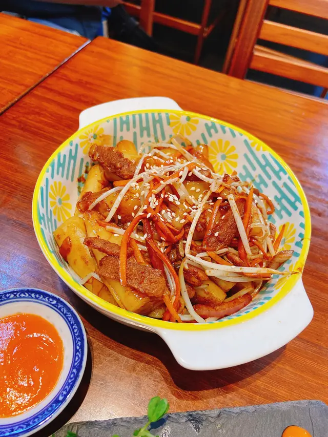 豉油皇素肉炒腸粉