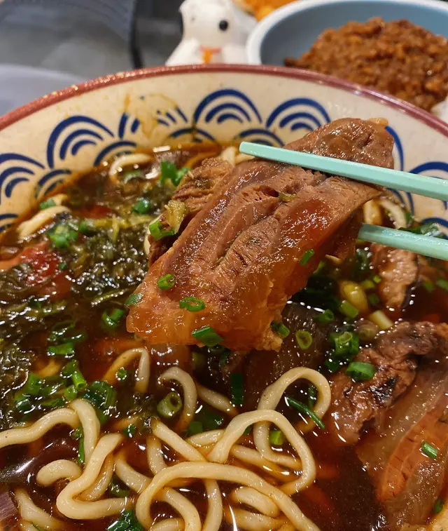 紅燒牛肉牛筋麵