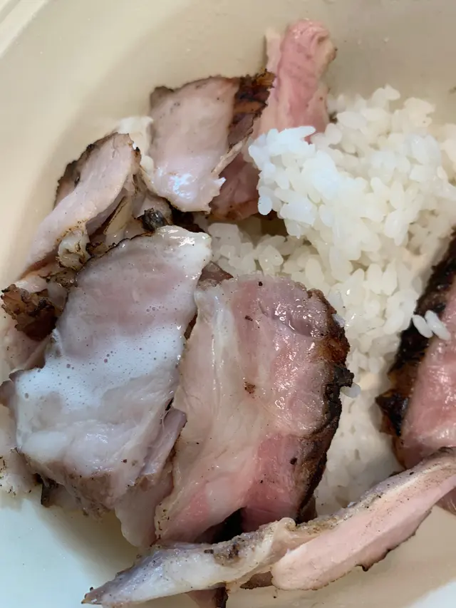Mega特大 150g 的慢煮豬，入口是滑嫩，但燶味的部分影響了豬肉，too 燶了，不是香味。