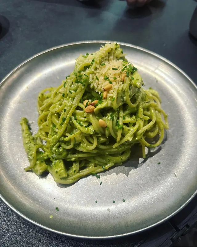 青醬慢煮雞肉意粉