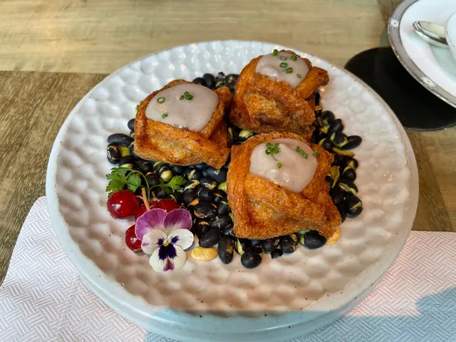 百花臘味荔芋脆多士