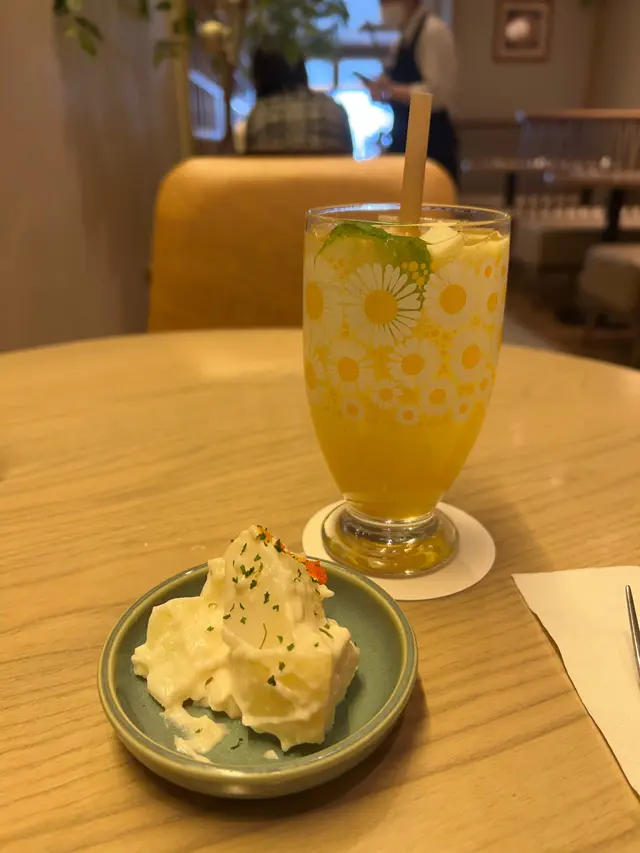 汽水一杯，但杯子充滿昭和味