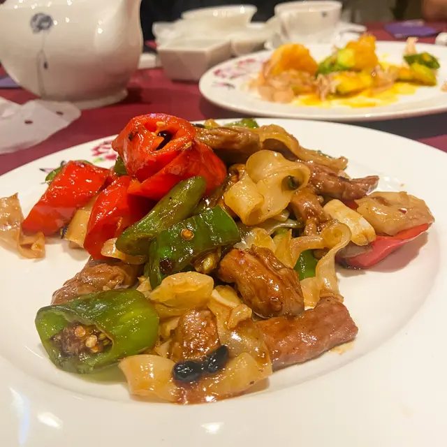 尖椒花膠炒牛柳肉