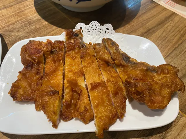 豬扒好大塊，醃味唔算濃。不過不失啦