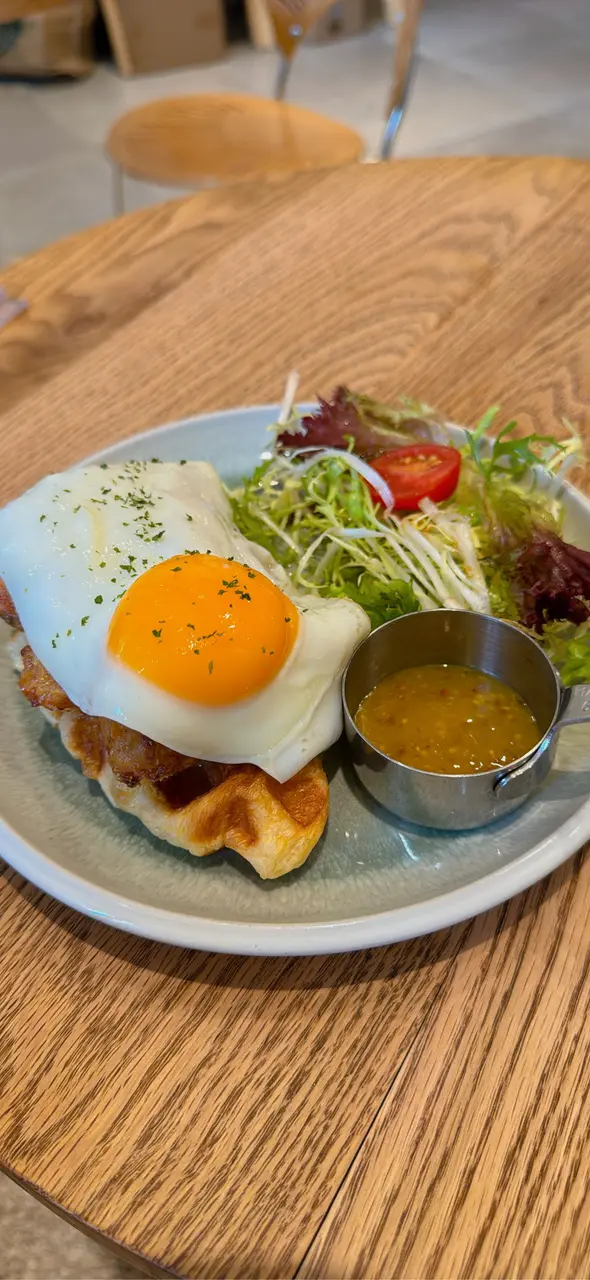 炸雞煎蛋牛角酥窩夫