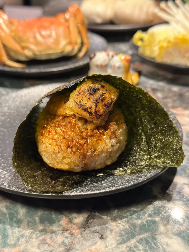 炭燒鵝肝大閘蟹肉飯團