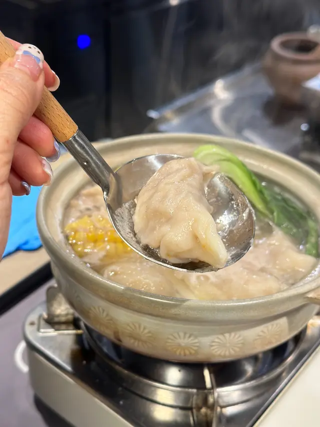 鮮拆蟹粉蟹腿肉鮮蝦豬肉餃子