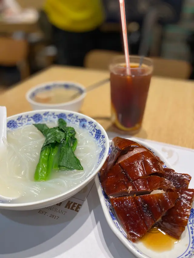 皮脆肉嫩，外表有光澤
肉汁多到爆
湯底好鮮味，瀨粉軟硬適中
粉葛湯無落味精，飲完唔會即刻想飲水