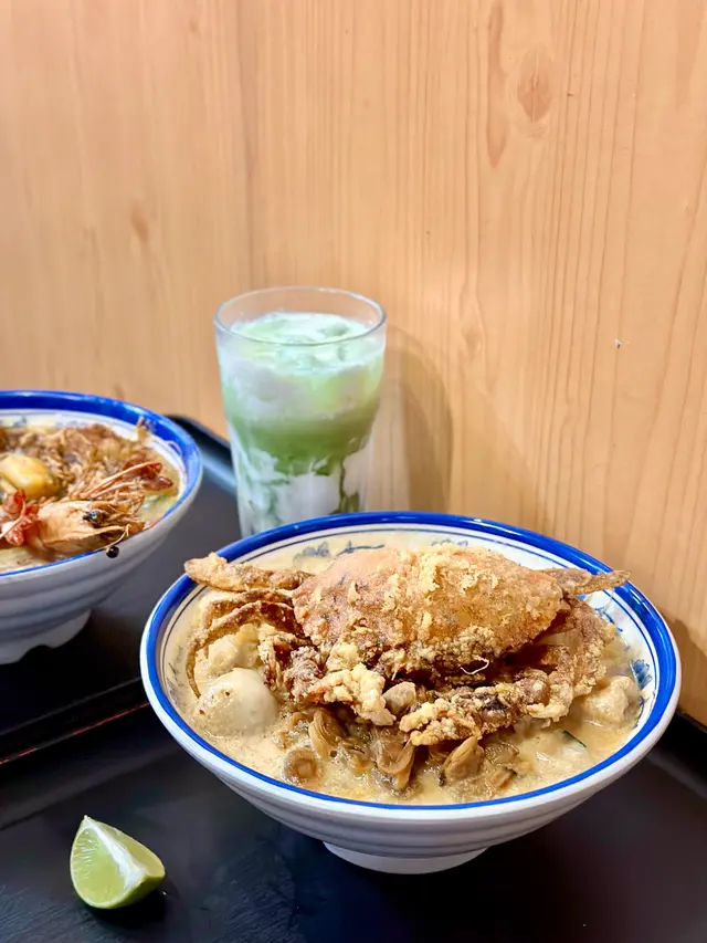 原隻炸軟殼蟹 蜆肉 無味精 椰爺秘傳叻沙 掺摻