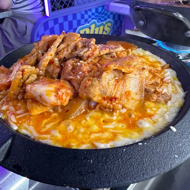 大發!芝士鐵板泡菜炒五花肉