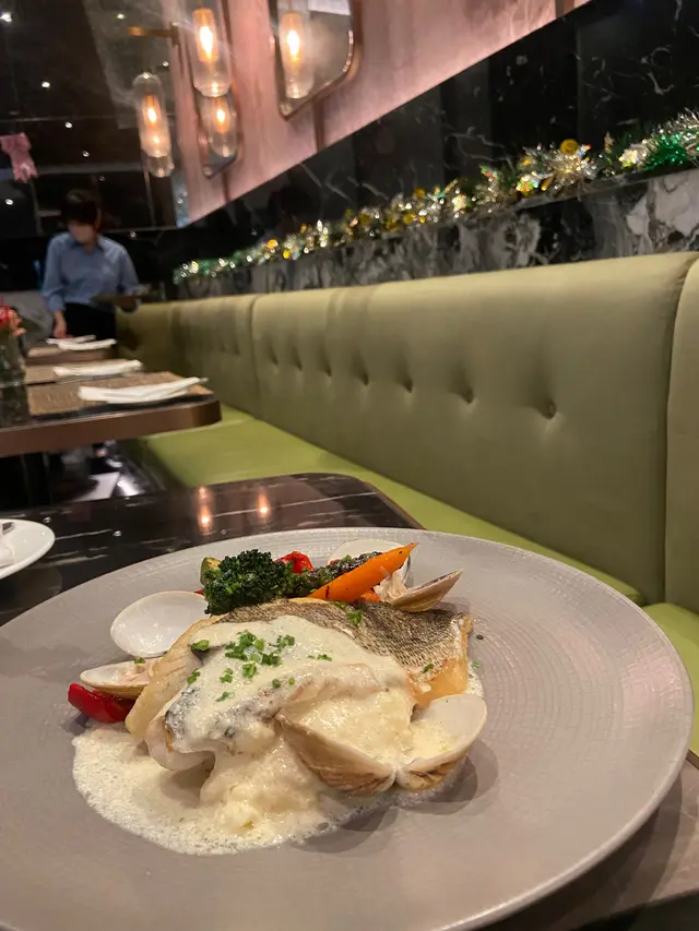 香煎海鱸魚伴蜆肉忌廉汁