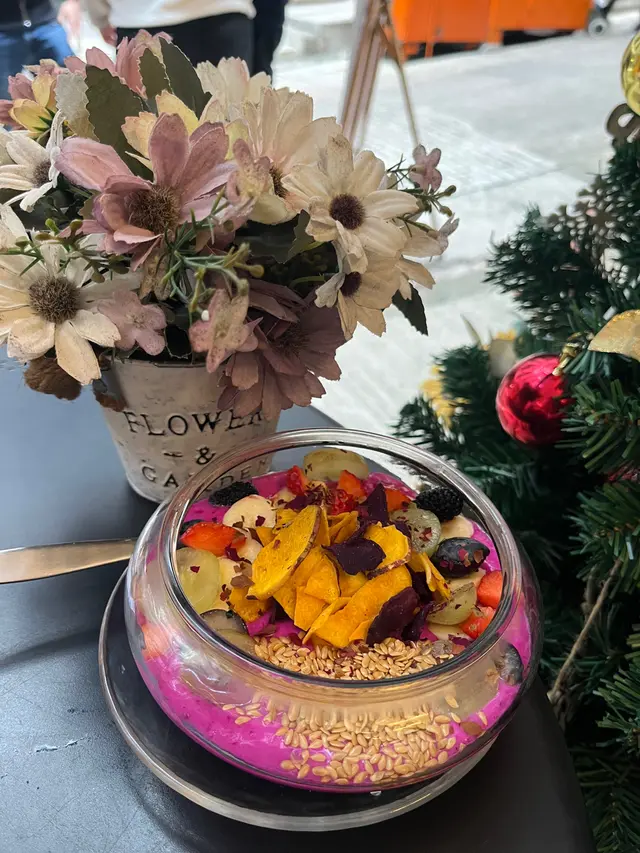 紅肉火龍果乳酪碗