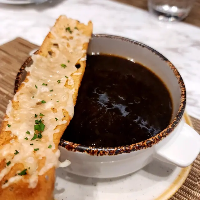 法式洋蔥湯配芝士麵包多士