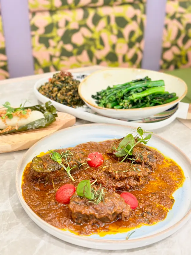 仁當牛面頰肉·配燒肉鬆糯米飯卷