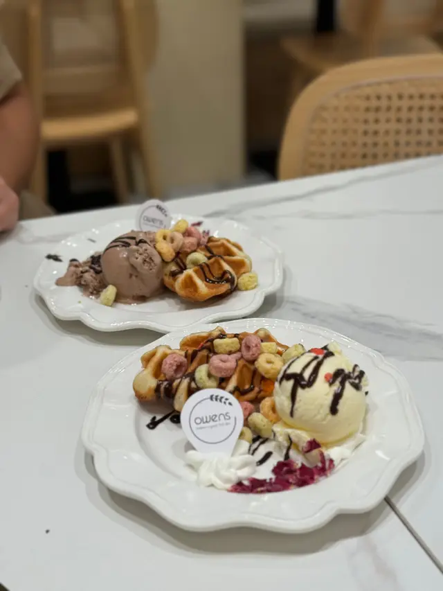 酥皮面好酥脆 入面口感軟糯煙韌
配上一球雪糕 一個士多啤梨 一個朱古力
唔太甜 同窩夫一齊食 冰火交融🥹👍🏻