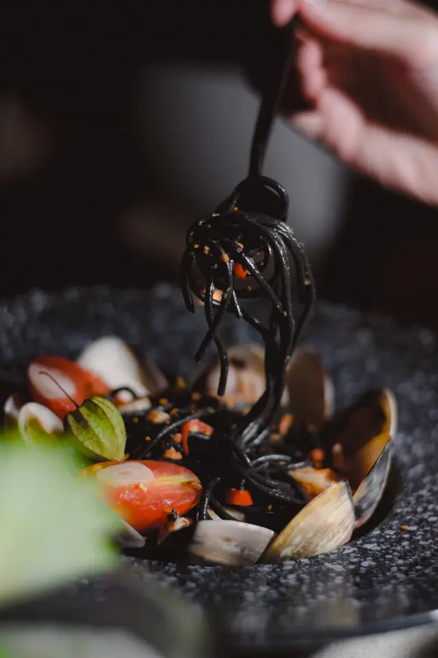 避風塘風味炒蜆墨魚麵