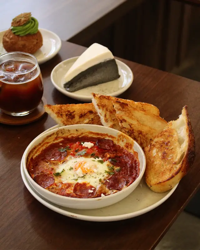 北非沙卡疏卡配意大利香草麵包