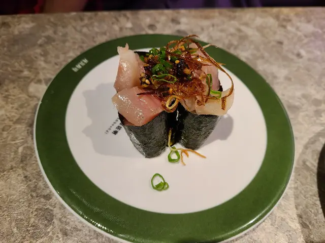 蒜香脆蒜海鮮軍艦