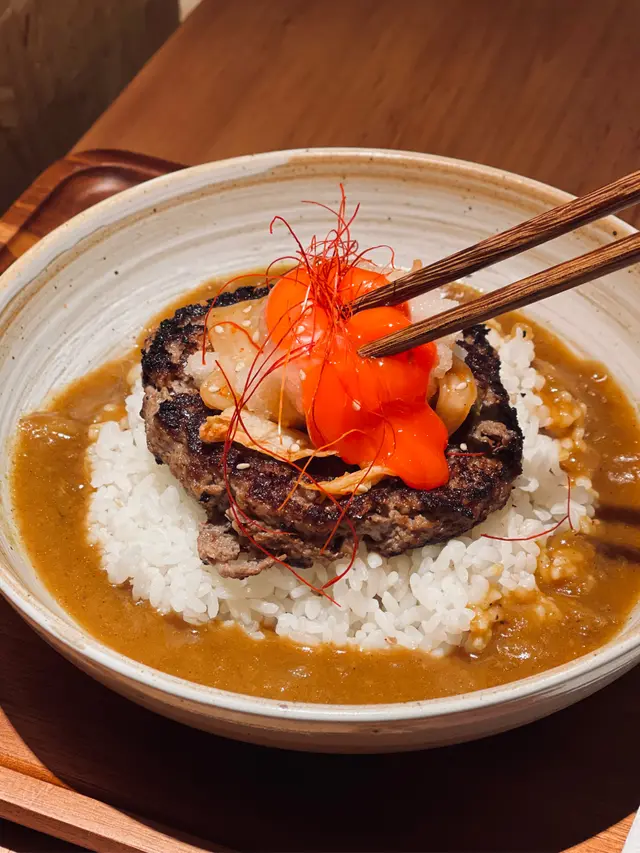 招牌手打和牛漢堡蘭王蛋飯