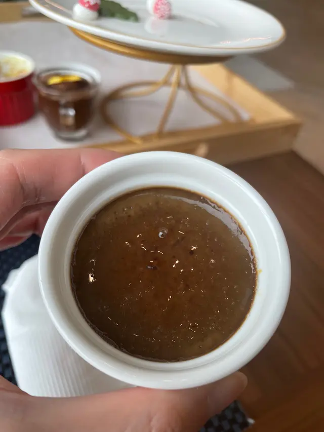 啲焦糖溶到變糖水咁，咖啡燉多超苦