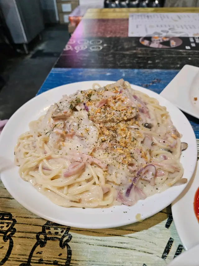 經典卡邦尼意粉
超大碟,好夠卡邦尼汁意粉唔會好乾,而且我本人就好中意意粉多汁,呢方面都加左唔少分,味道我覺得好夠卡邦尼味,呢個價錢黎講係水準之上