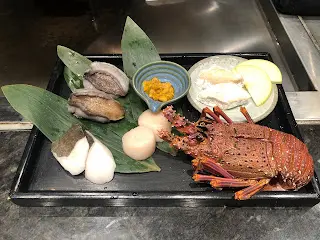 西澳龍蝦、北海道帶子、銀鱈魚、南非鮑魚、鵝肝