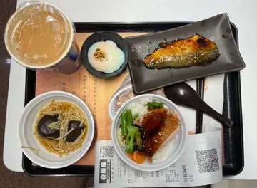 迷你野菜煎雞飯、佃煮香菇、温泉玉子、照燒鯖魚