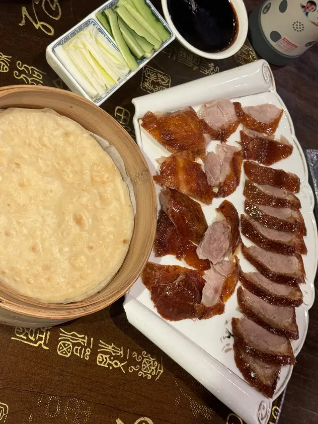 填鴨皮脆口肉質嫩不肥膩必吃