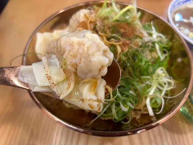 雙湯蟹籽雲吞香蔥撈麵