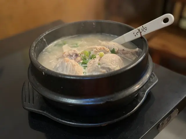 全隻雞上枱，啖啖肉