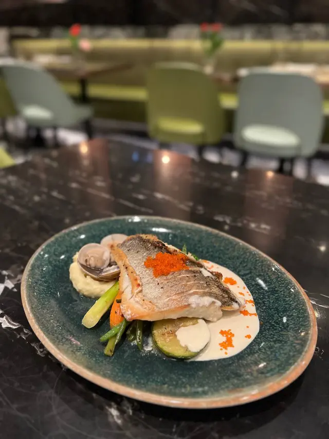 香煎鱸魚伴蜆肉忌廉汁